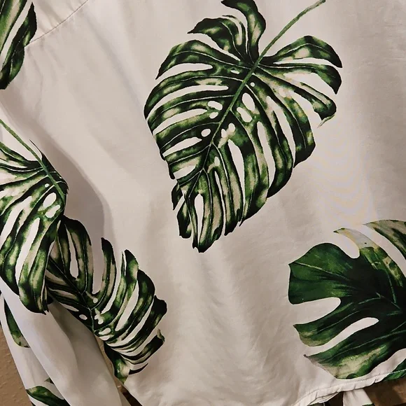 L'Agence Annie Leaf Tropical Palm Snap Bottom Tie Blouse Size Medium - Picture 8 of 8